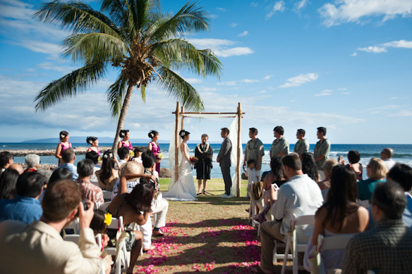 gorgeous beach front ceremony - photo by Hawaii based wedding photographer Derek Wong