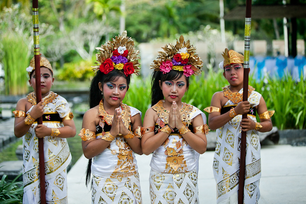 flower girls in gold and white traditional clothing with floral crowns - traditional Indonesian wedding in Bali - photo by Portland wedding photographer Bunn Salarzon