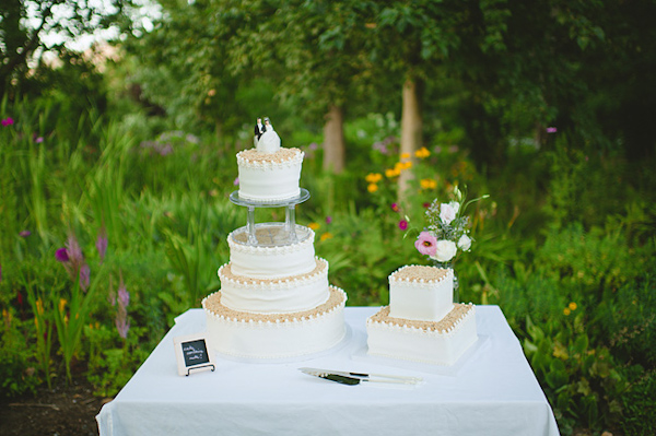 Square and round wedding cakes with bride and groom cake topper - Photo by Nordica Photography