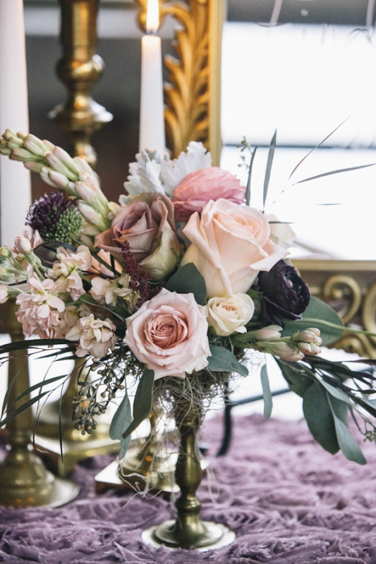 vintage rose centerpiece in gold vase, photo by Vue Photography