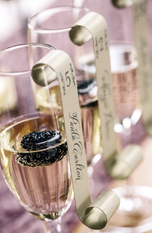 escort name cards hung on champagne glasses, photo by Vue Photography