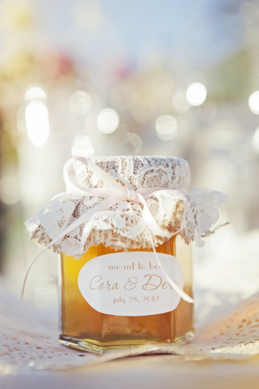 lace covered, personalized jar of honey as wedding favor, photo by Duke Photography