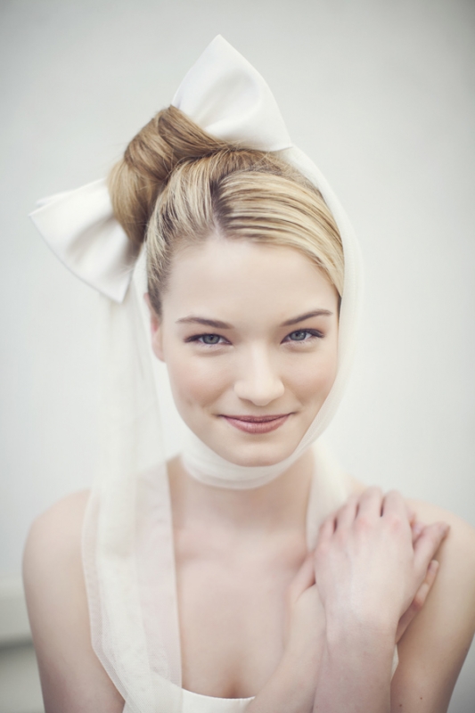 modern hairstyle with white bow, photo by Studio Uma