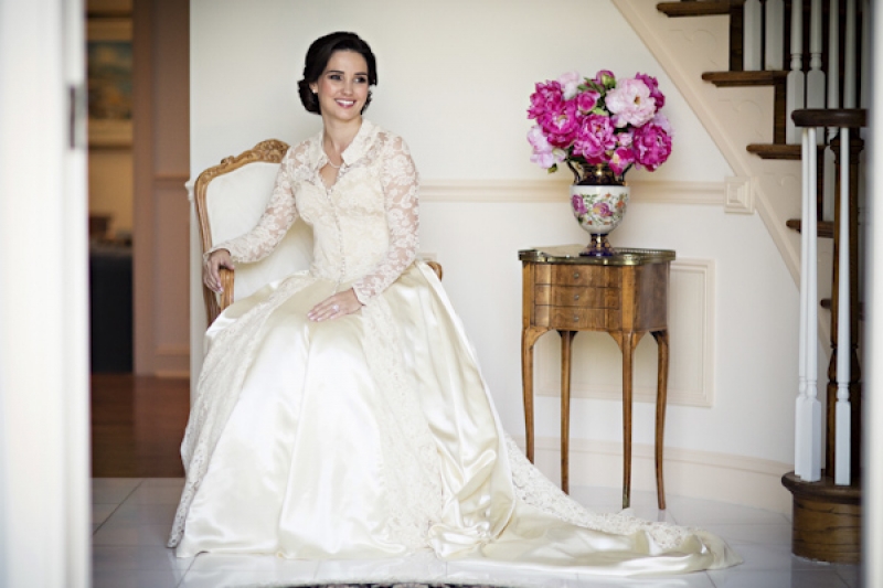 bride in her mother's vintage wedding dress, photo by Asya Photography