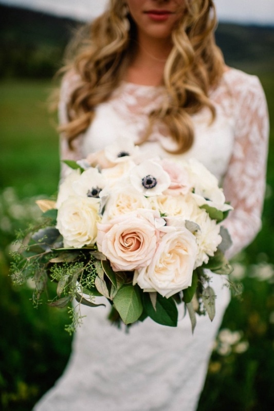 ivory and white bouquet with anemonies and roses