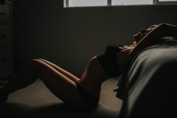 Intimate Calgary Boudoir Session at Home by Riana Lisbeth Photography