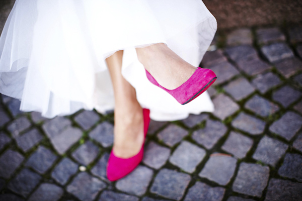 hot pink Christian Louboutin bridal shoes - photo by top Swedish wedding photographers Dayfotografi hot pink Christian Louboutin bridal shoes - photo by top Swedish wedding photographers Dayfotografi