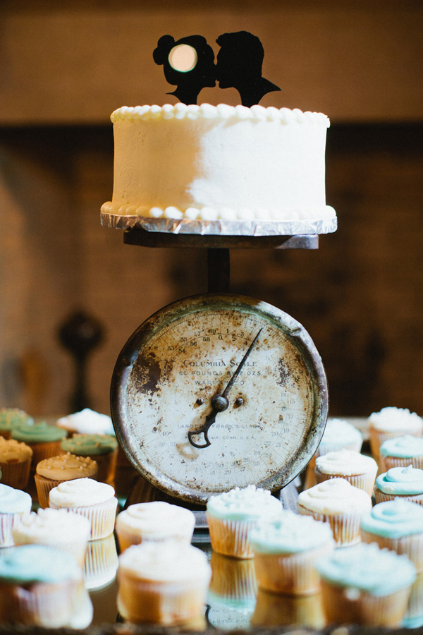 vintage silhouette wedding cake topper - wedding detail photo by top Minnesota based wedding photographer Geneoh Photography vintage silhouette wedding cake topper - wedding detail photo by top Minnesota based wedding photographer Geneoh Photography
