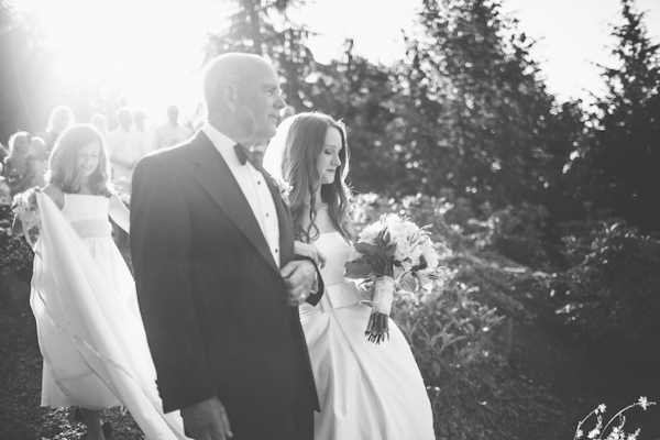 elegant backyard Oregon wedding, photos by Sean Flanigan Photography | junebugweddings.com elegant backyard Oregon wedding, photos by Sean Flanigan Photography | junebugweddings.com