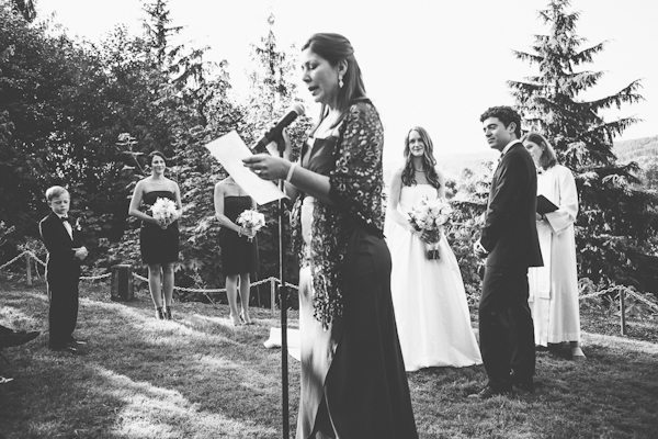 elegant backyard Oregon wedding, photos by Sean Flanigan Photography | junebugweddings.com elegant backyard Oregon wedding, photos by Sean Flanigan Photography | junebugweddings.com