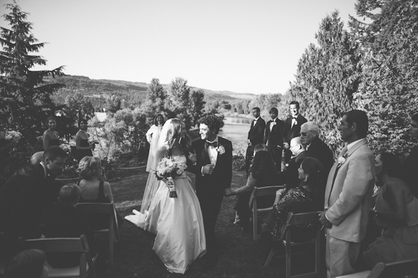 elegant backyard Oregon wedding, photos by Sean Flanigan Photography | junebugweddings.com elegant backyard Oregon wedding, photos by Sean Flanigan Photography | junebugweddings.com