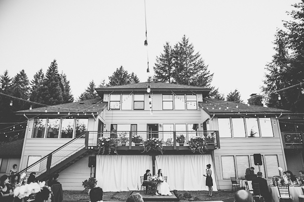 elegant backyard Oregon wedding, photos by Sean Flanigan Photography | junebugweddings.com elegant backyard Oregon wedding, photos by Sean Flanigan Photography | junebugweddings.com