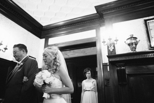 gorgeous minnesota fall wedding at the gale mansion - photos by top minnesota based wedding photographer Gene Pease gorgeous minnesota fall wedding at the gale mansion - photos by top minnesota based wedding photographer Gene Pease