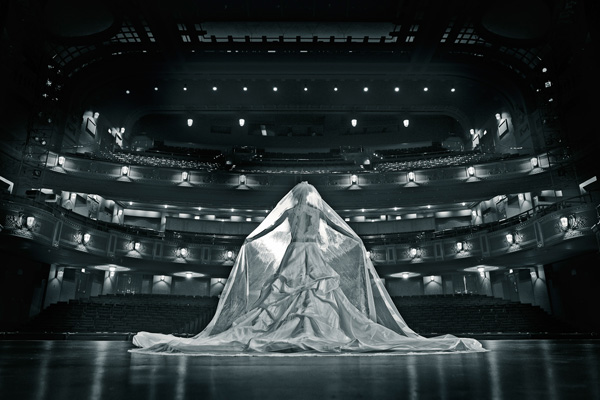 gorgeous, dramatic, black and white bridal portrait by top Dallas, Texas wedding photographers Edmonson Weddings gorgeous, dramatic, black and white bridal portrait by top Dallas, Texas wedding photographers Edmonson Weddings