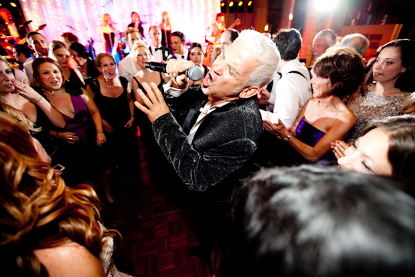 groom singing to crowds - Fun and hilarious wedding reception photo by Phoenix-based Kimberly Jarman | Junebug Weddings groom singing to crowds - Fun and hilarious wedding reception photo by Phoenix-based Kimberly Jarman | Junebug Weddings