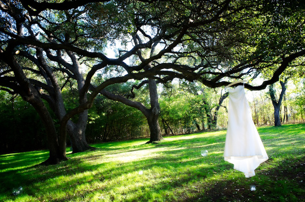 classic, casually elegant wedding at Mercury Hall, Austin, Texas - photos by top Austin based wedding photographer Ashley Garmon classic, casually elegant wedding at Mercury Hall, Austin, Texas - photos by top Austin based wedding photographer Ashley Garmon