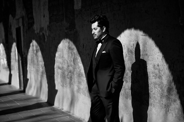 distinctive wedding photo by top LA based destination wedding photographer Roberto Valenzuela distinctive wedding photo by top LA based destination wedding photographer Roberto Valenzuela