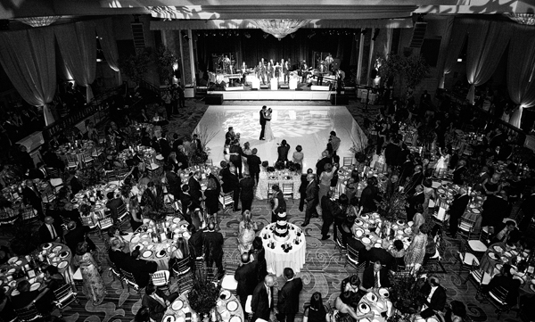 distinctive wedding photo by top LA based destination wedding photographer Roberto Valenzuela distinctive wedding photo by top LA based destination wedding photographer Roberto Valenzuela