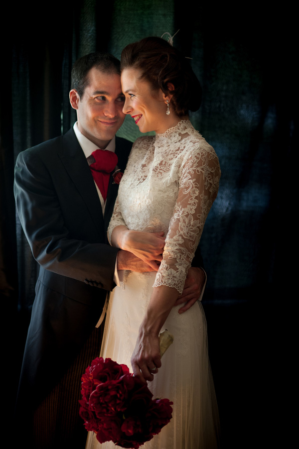 red and black glamorous and vintage inspired wedding, photos by Davina and Daniel | via junebugweddings.com red and black glamorous and vintage inspired wedding, photos by Davina and Daniel | via junebugweddings.com