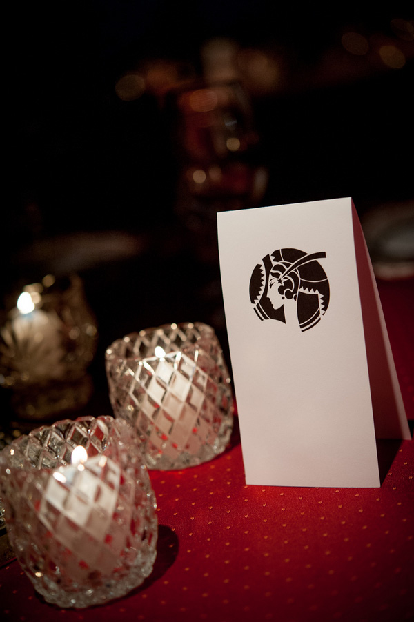 red and black glamorous and vintage inspired wedding, photos by Davina and Daniel | via junebugweddings.com red and black glamorous and vintage inspired wedding, photos by Davina and Daniel | via junebugweddings.com