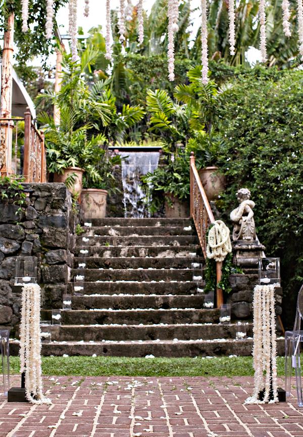 Romantic and organic Maui wedding photos by top wedding photographer Joy Marie Photography | via junebugweddings.com Romantic and organic Maui wedding photos by top wedding photographer Joy Marie Photography | via junebugweddings.com
