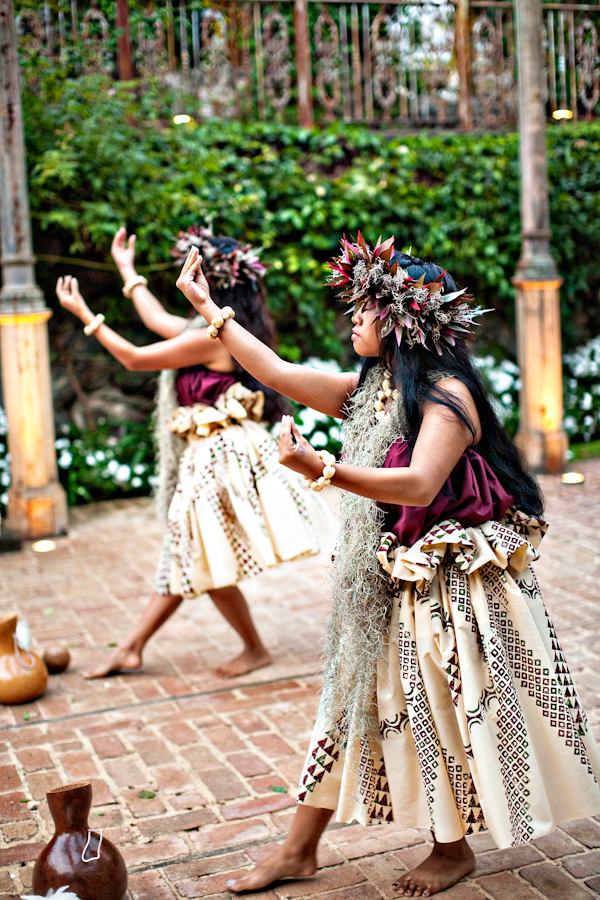 Romantic and organic Maui wedding photos by top wedding photographer Joy Marie Photography | via junebugweddings.com Romantic and organic Maui wedding photos by top wedding photographer Joy Marie Photography | via junebugweddings.com