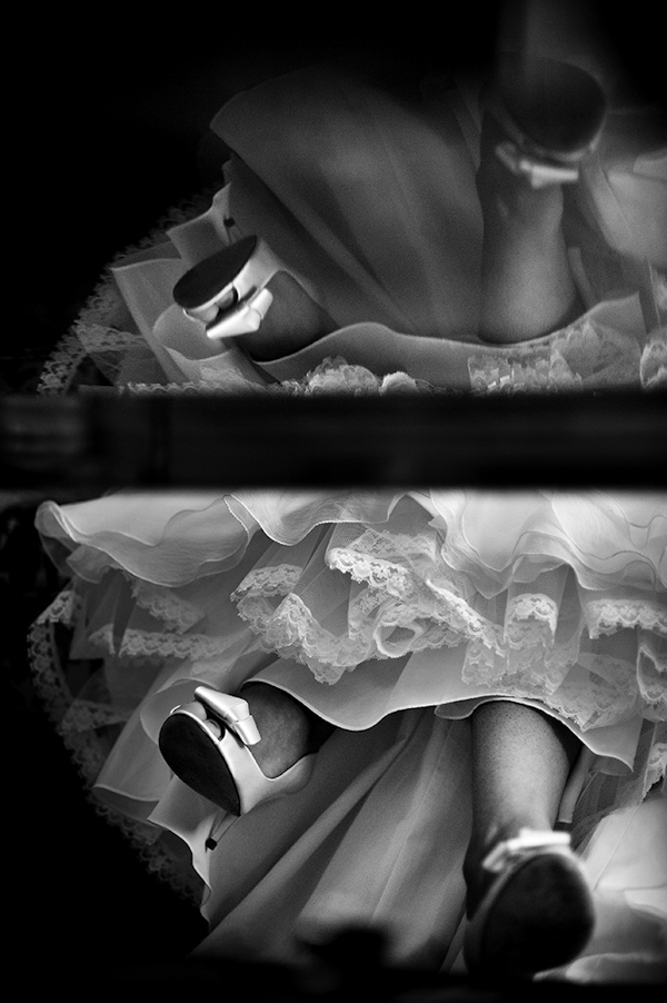 distinctive, modern wedding photo by award-winning destination wedding photographers Davina + Daniel | Junebug Weddings distinctive, modern wedding photo by award-winning destination wedding photographers Davina + Daniel | Junebug Weddings