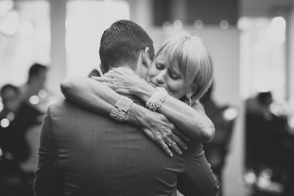 sweet wedding photo of groom and mother of groom - photo by Studio 222 | via junebugweddings.com sweet wedding photo of groom and mother of groom - photo by Studio 222 | via junebugweddings.com
