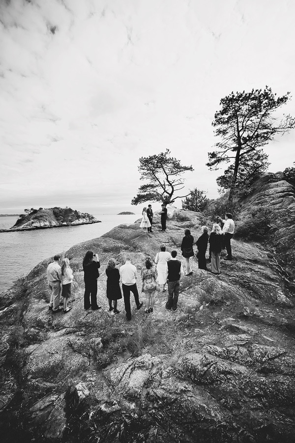 stunning oceanside ceremony photo by Sakura Photo | junebugweddings.com stunning oceanside ceremony photo by Sakura Photo | junebugweddings.com