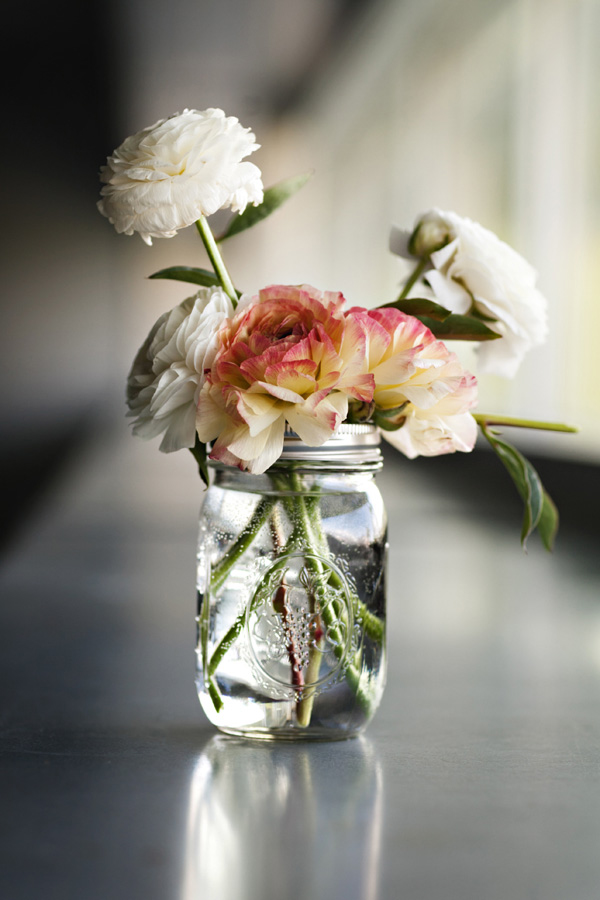 charming and sweet wedding at Seattle's Future of Flight museum, photographed by top Seattle wedding photographer Jenny Jimenez charming and sweet wedding at Seattle's Future of Flight museum, photographed by top Seattle wedding photographer Jenny Jimenez