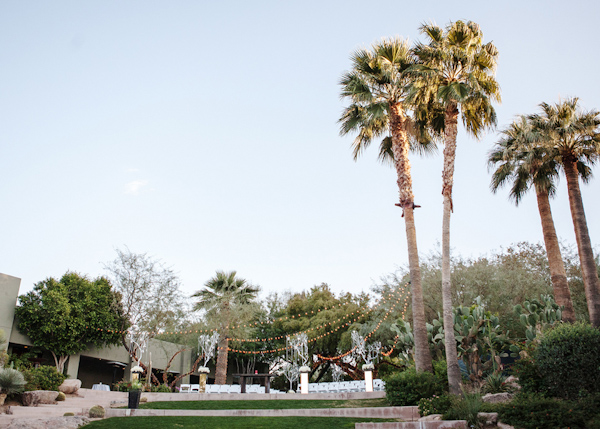 elegant black tie wedding at Sanctuary Camelback Mountain in Arizona with photos by Jennifer Bowen Photography | junebugweddings.com elegant black tie wedding at Sanctuary Camelback Mountain in Arizona with photos by Jennifer Bowen Photography | junebugweddings.com