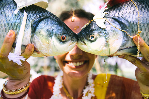Wedding photo of Indian wedding tradition of bride and groom fish by Callaway Gable | via junebugweddings.com Wedding photo of Indian wedding tradition of bride and groom fish by Callaway Gable | via junebugweddings.com