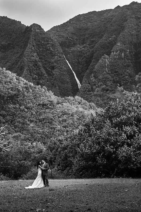 tropical destination wedding in Princeville, Kaua'i, Hawai'i, photos by Brett Butterstein Photography | via junebugweddings.com