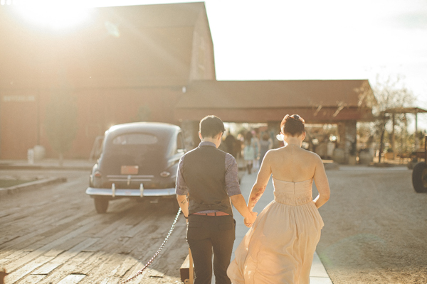 vintage colorful wedding at The Windmill Winery in Arizona with photos by Ventola Photography | junebugweddings.com vintage colorful wedding at The Windmill Winery in Arizona with photos by Ventola Photography | junebugweddings.com