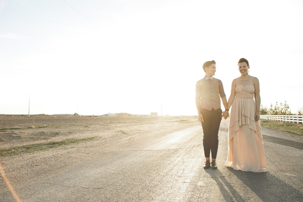 vintage colorful wedding at The Windmill Winery in Arizona with photos by Ventola Photography | junebugweddings.com vintage colorful wedding at The Windmill Winery in Arizona with photos by Ventola Photography | junebugweddings.com