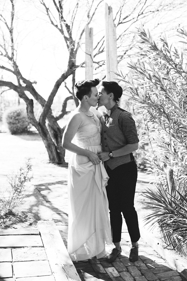 vintage colorful wedding at The Windmill Winery in Arizona with photos by Ventola Photography | junebugweddings.com vintage colorful wedding at The Windmill Winery in Arizona with photos by Ventola Photography | junebugweddings.com