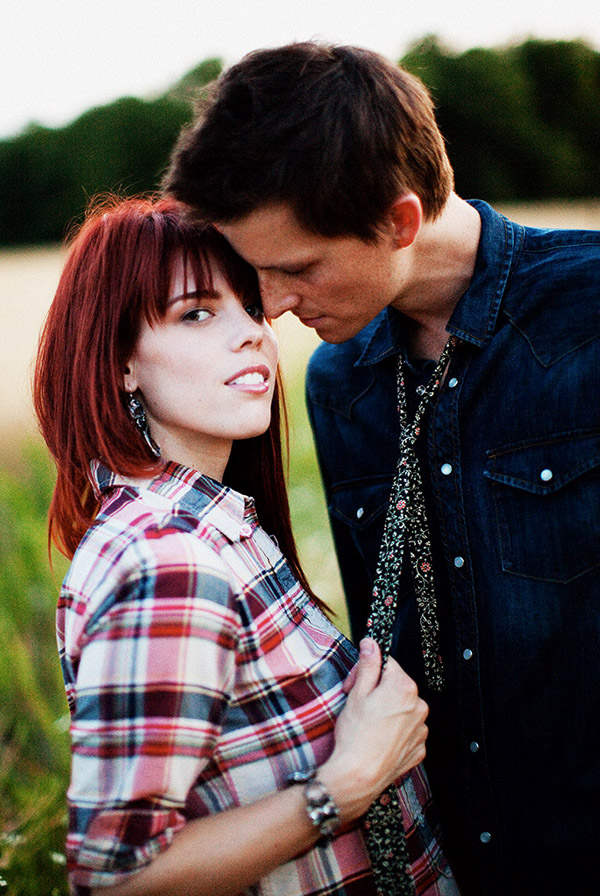 outdoor engagement photo shoot from Poser:Image outdoor engagement photo shoot from Poser:Image
