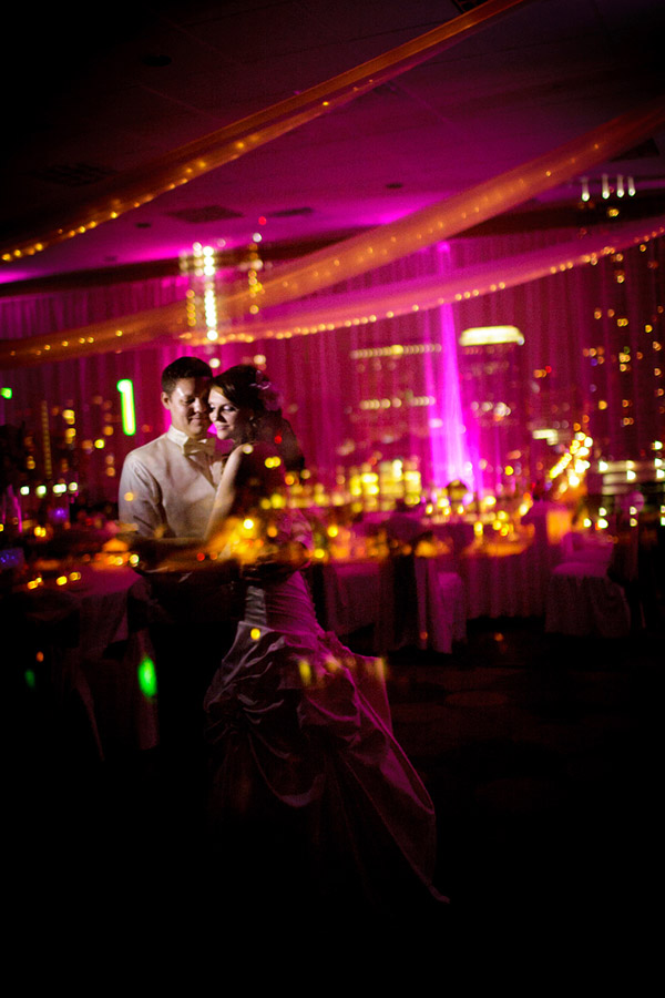 creative use of color in wedding photo composition, photo by Tony Ku Photography creative use of color in wedding photo composition, photo by Tony Ku Photography