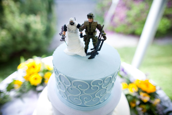 hilarious army toy wedding cake topper detail photo by Paul Morse hilarious army toy wedding cake topper detail photo by Paul Morse