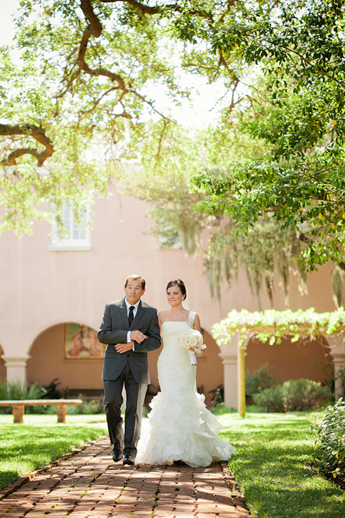 classic and romantic vintage wedding in historic Florida, photos by top Florida wedding photographers La Dolce Vita | junebugweddings.com classic and romantic vintage wedding in historic Florida, photos by top Florida wedding photographers La Dolce Vita | junebugweddings.com
