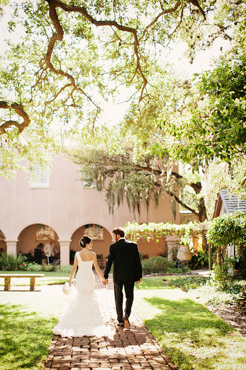 classic and romantic vintage wedding in historic Florida, photos by top Florida wedding photographers La Dolce Vita | junebugweddings.com classic and romantic vintage wedding in historic Florida, photos by top Florida wedding photographers La Dolce Vita | junebugweddings.com