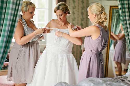 fresh and pretty countryside wedding in Gnesta, Sweden, photos by 2 Brides Photography | junebugweddings.com