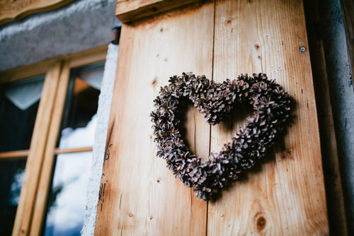 winter wedding inspiration in the Swiss Alps from Smetona Photo and Haute Weddings | via junebugweddings.com winter wedding inspiration in the Swiss Alps from Smetona Photo and Haute Weddings | via junebugweddings.com