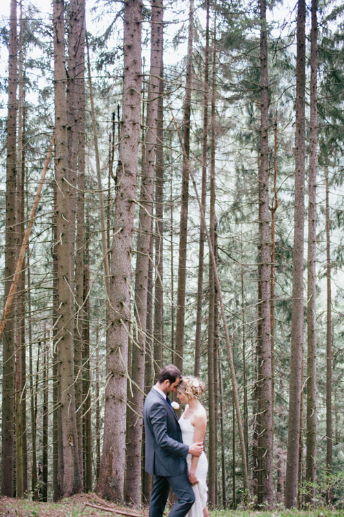winter wedding inspiration in the Swiss Alps from Smetona Photo and Haute Weddings | via junebugweddings.com winter wedding inspiration in the Swiss Alps from Smetona Photo and Haute Weddings | via junebugweddings.com
