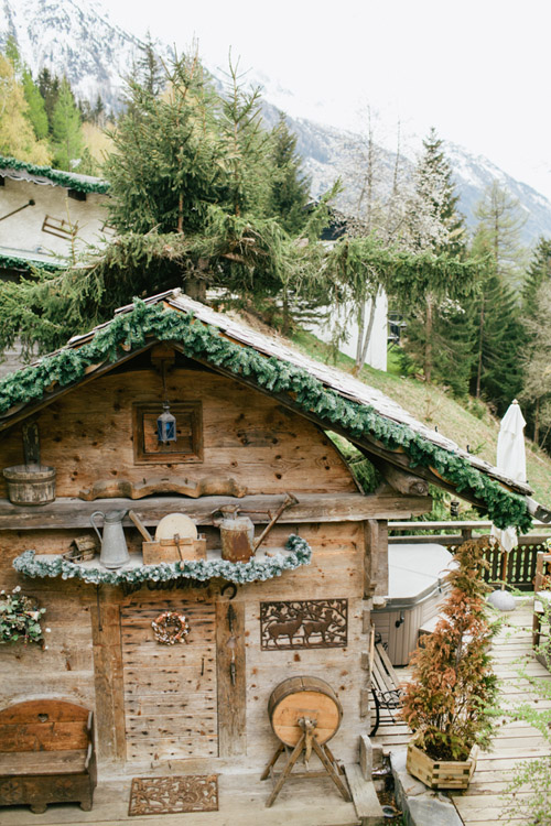 winter wedding inspiration in the Swiss Alps from Smetona Photo and Haute Weddings | via junebugweddings.com winter wedding inspiration in the Swiss Alps from Smetona Photo and Haute Weddings | via junebugweddings.com