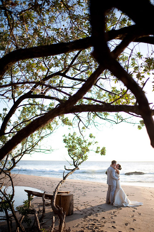 Tropical Destination Wedding in Costa Rica - Photo by Comfort Studio