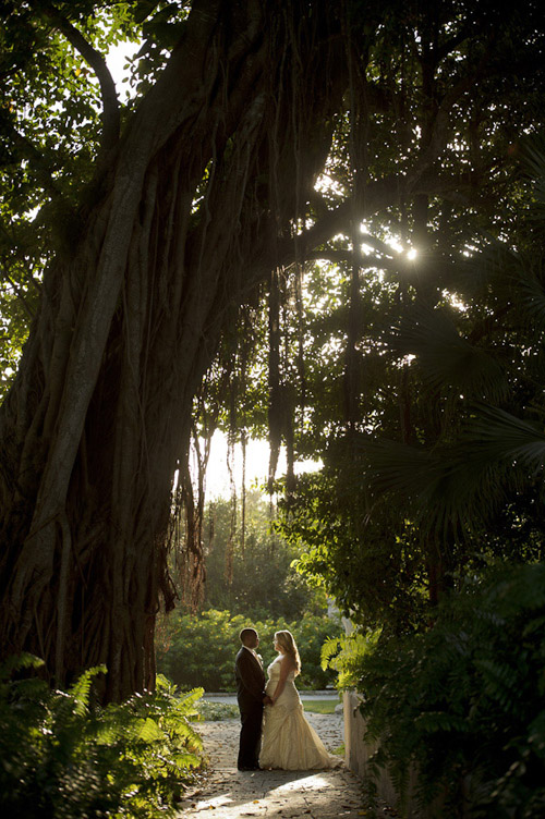 tropical candlelight wedding in Miami at Vizcaya Museum and Garden, photos by Maloman Photograhper tropical candlelight wedding in Miami at Vizcaya Museum and Garden, photos by Maloman Photograhpers