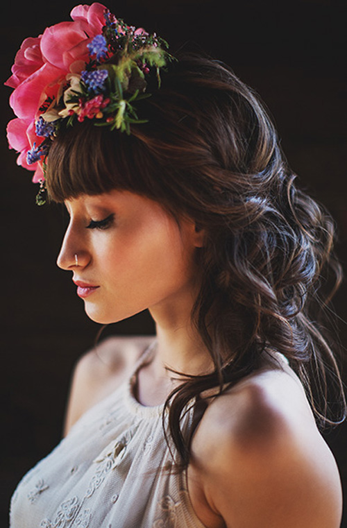 bohemian bridal style - floral wedding hair accessory by Ashlilium, photo by Erik Clausen | junebugweddings.com