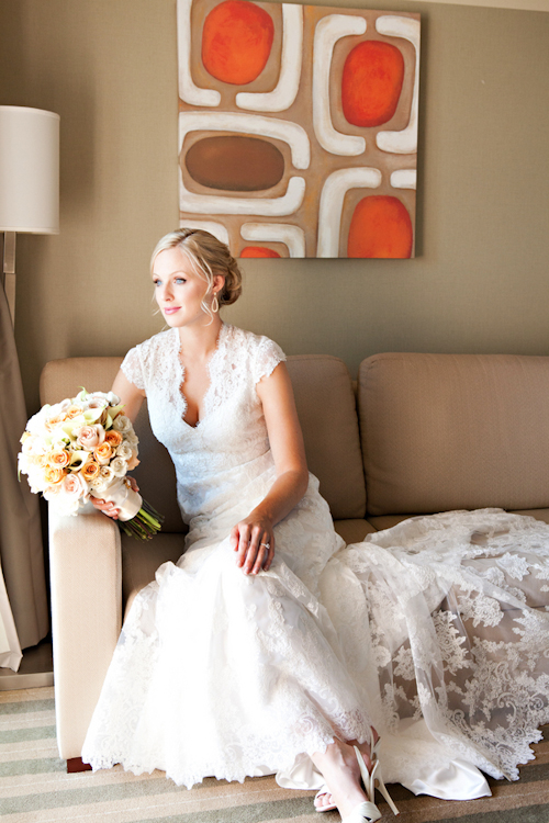 Downtown Chicago wedding at Loft on Lake - photos by Becky Brown Photography | junebugweddings.com