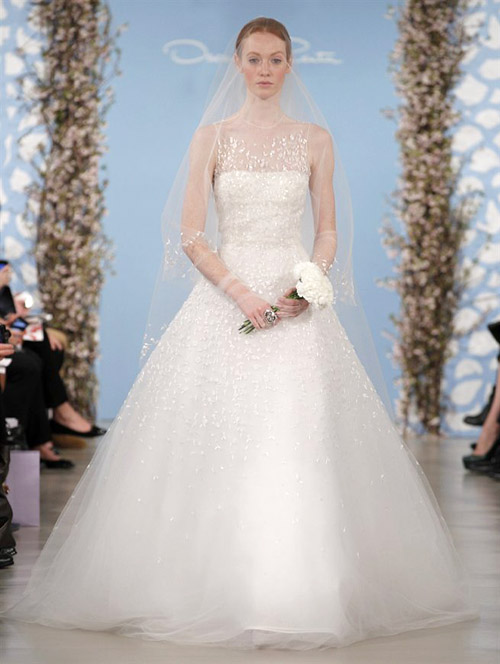 Wedding dress by Oscar de la Renta from his Spring 2014 bridal collection | via junebugweddings.com Wedding dress by Oscar de la Renta from his Spring 2014 bridal collection | via junebugweddings.com